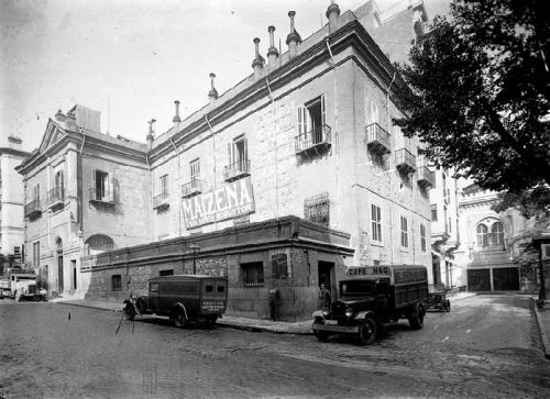 La casa de las siete chimeneas Casa-de-las-siete-chimeneas_plaza-del-rey_1940